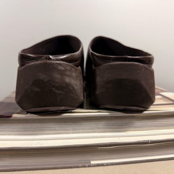 Easy Spirit Women’s Size 8 Brown Leather Slip-On Shoes - Picture 12 of 15